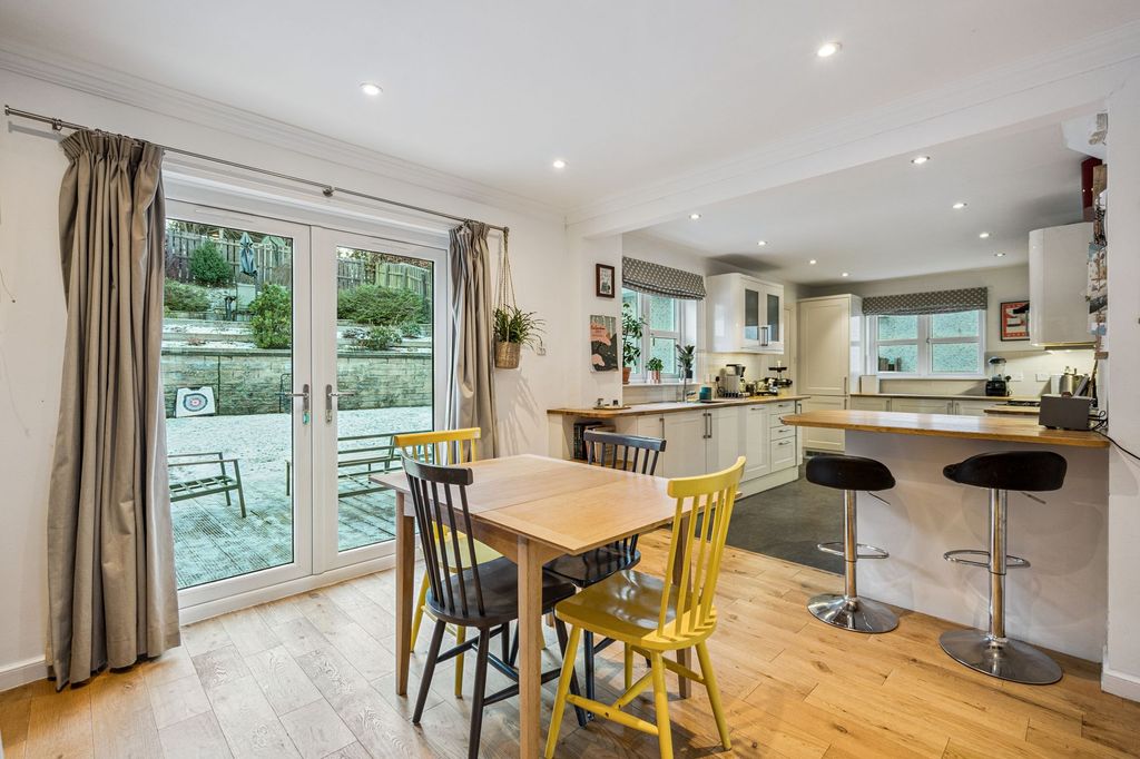 Property photo 2 of 36