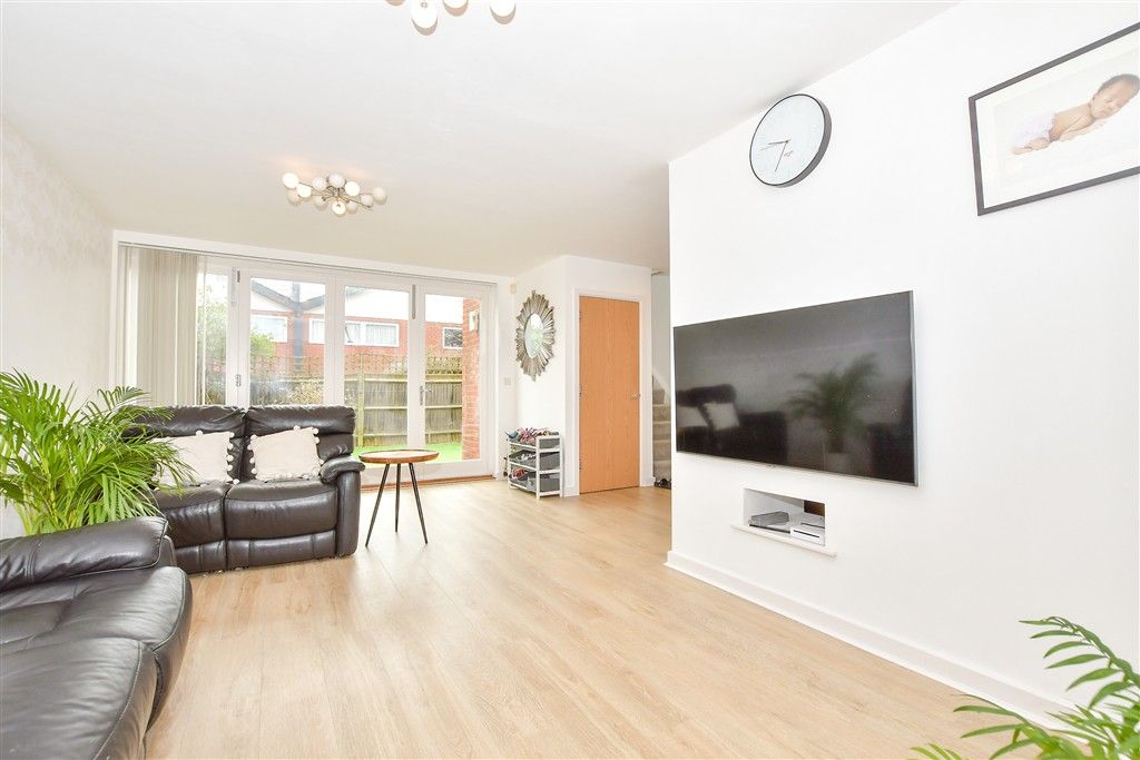 Property photo 3 of 14 Lounge