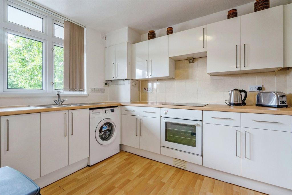 Property photo 3 of 21 Kitchen