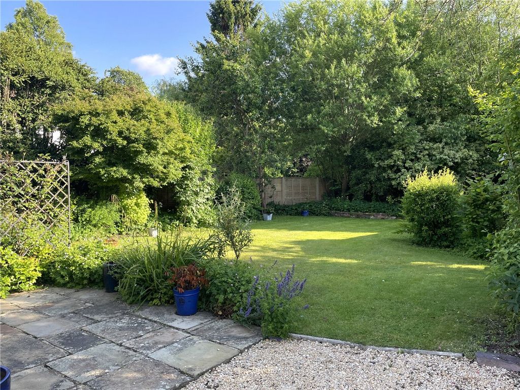 Property photo 2 of 16 Garden