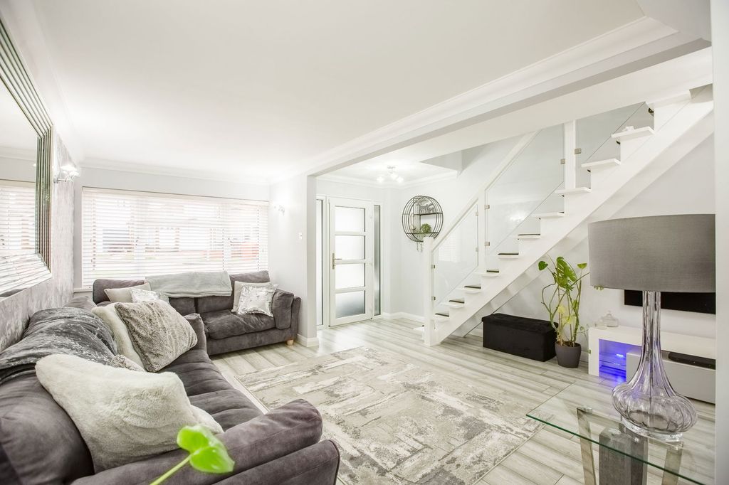 Property photo 2 of 29