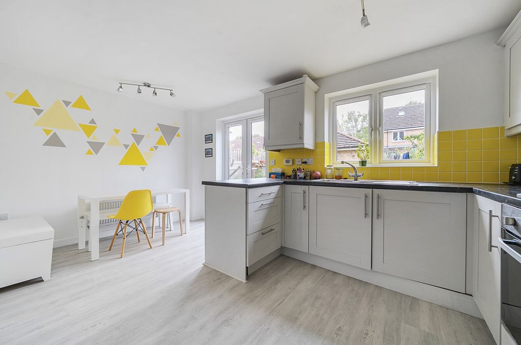 Property photo 2 of 13 1335395-13-6894A6...