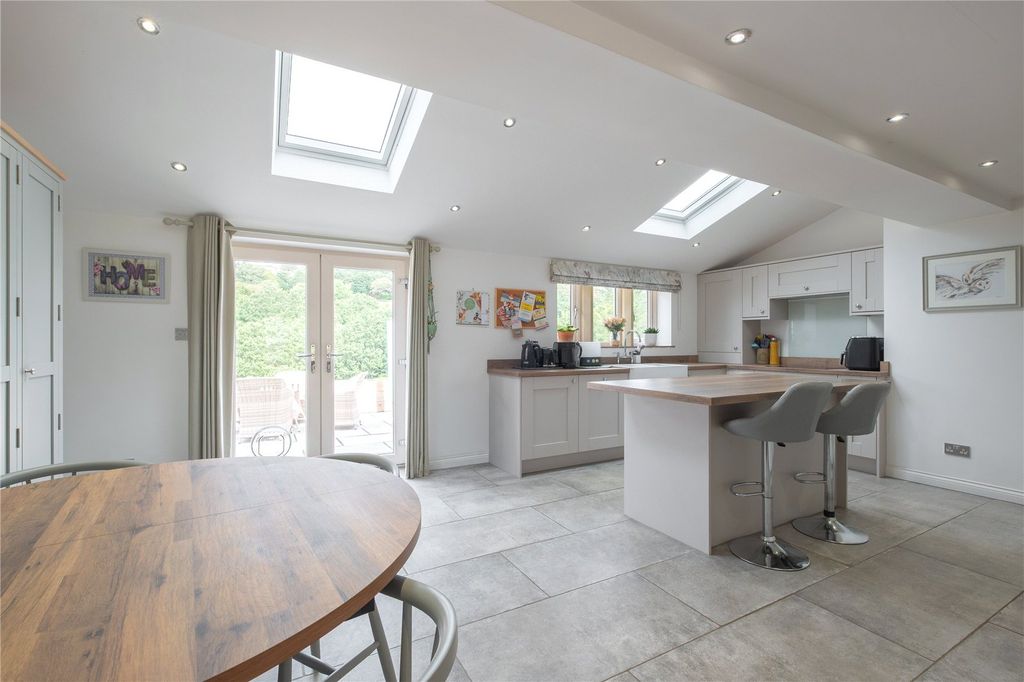 Property photo 3 of 23 Dining Kitchen