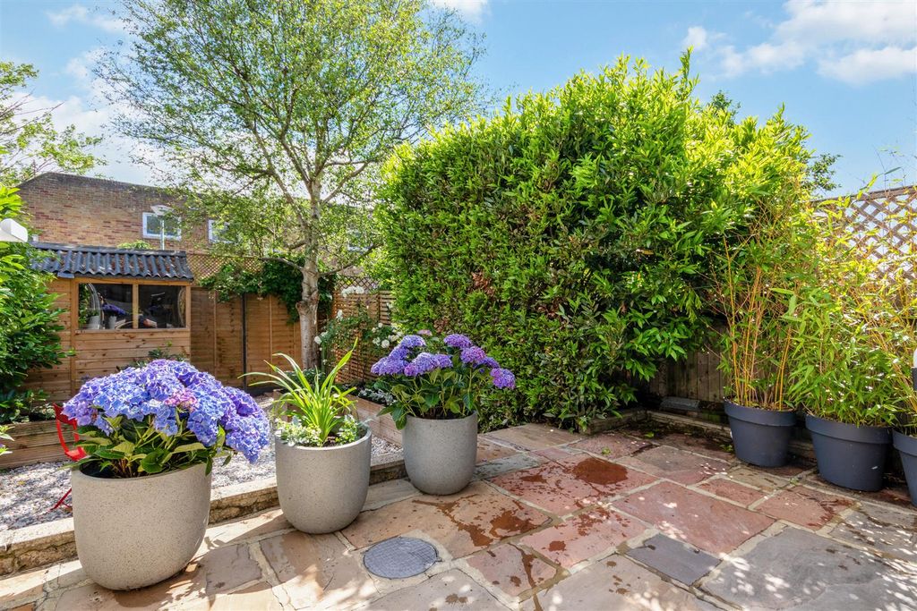 Property photo 3 of 15 Garden