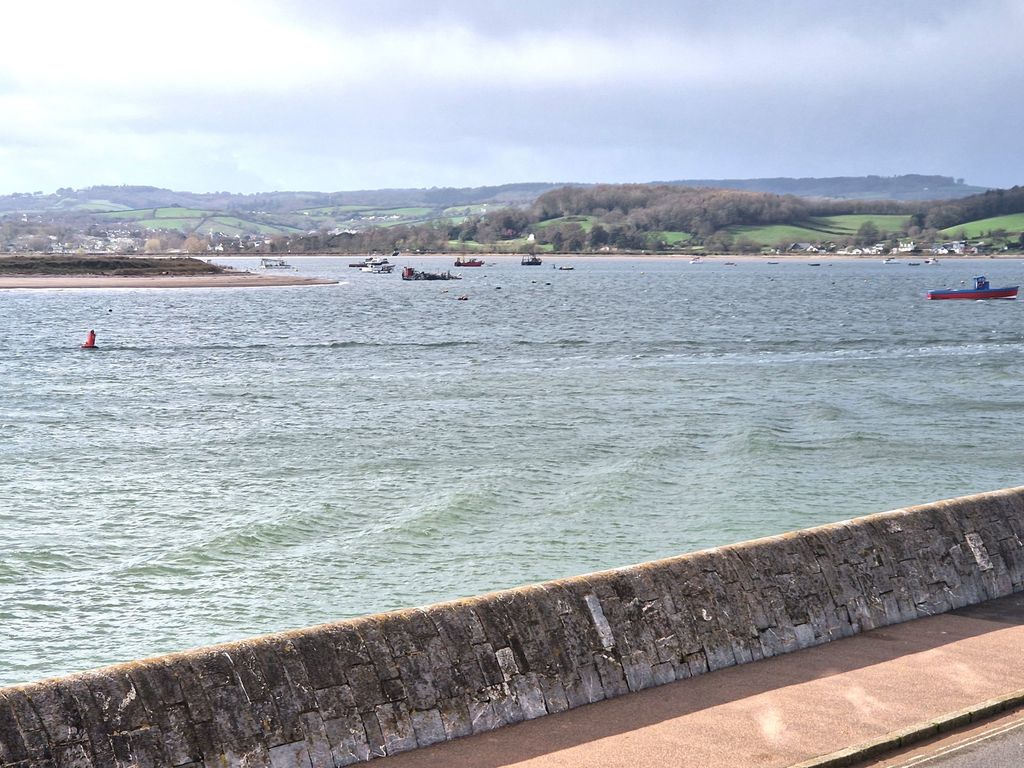 Property photo 2 of 31