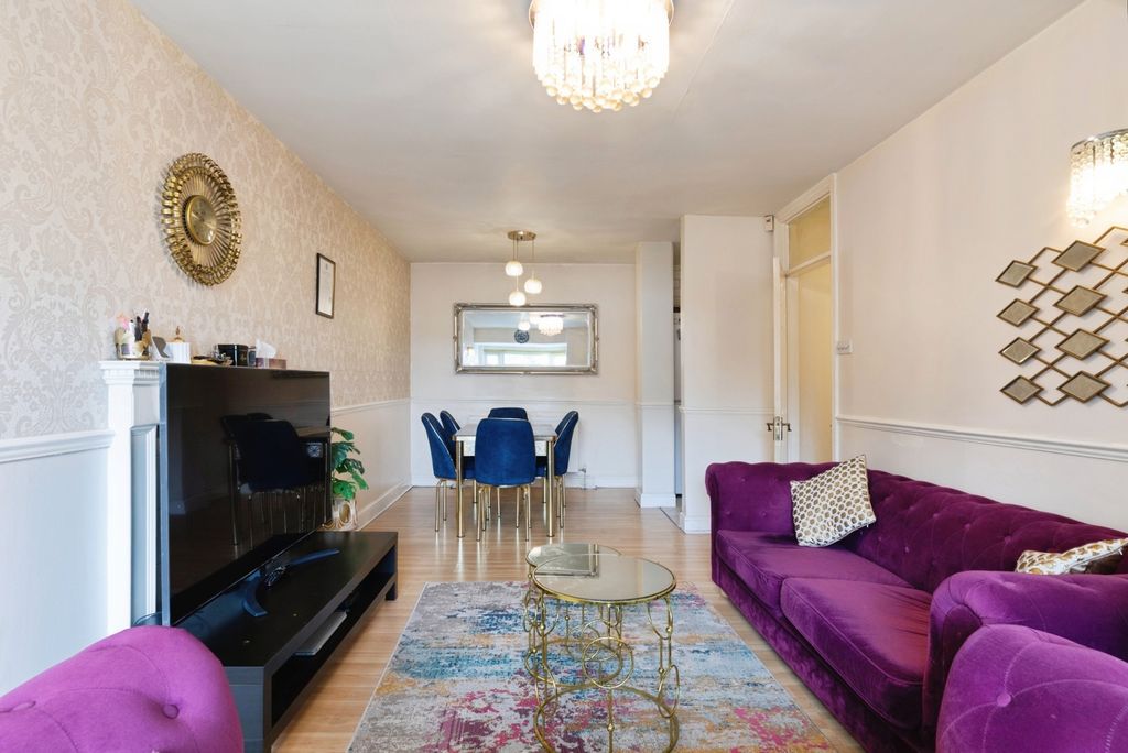 Property photo 3 of 18 Pbox-Img.Jpg