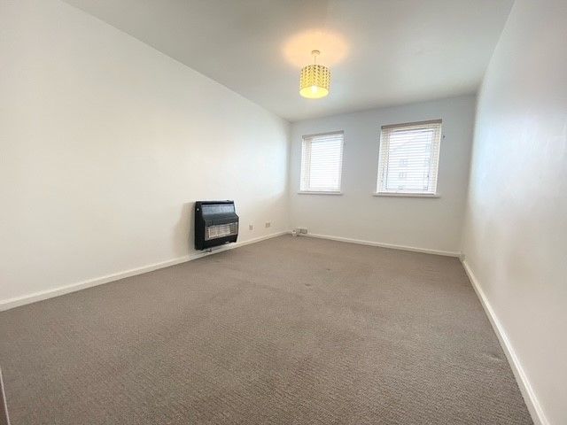 Property photo 2 of 7 Living Room