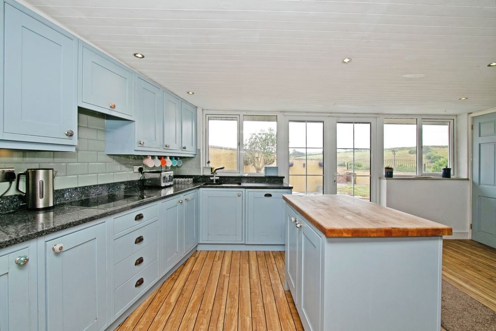 Property photo 3 of 37 Kitchen