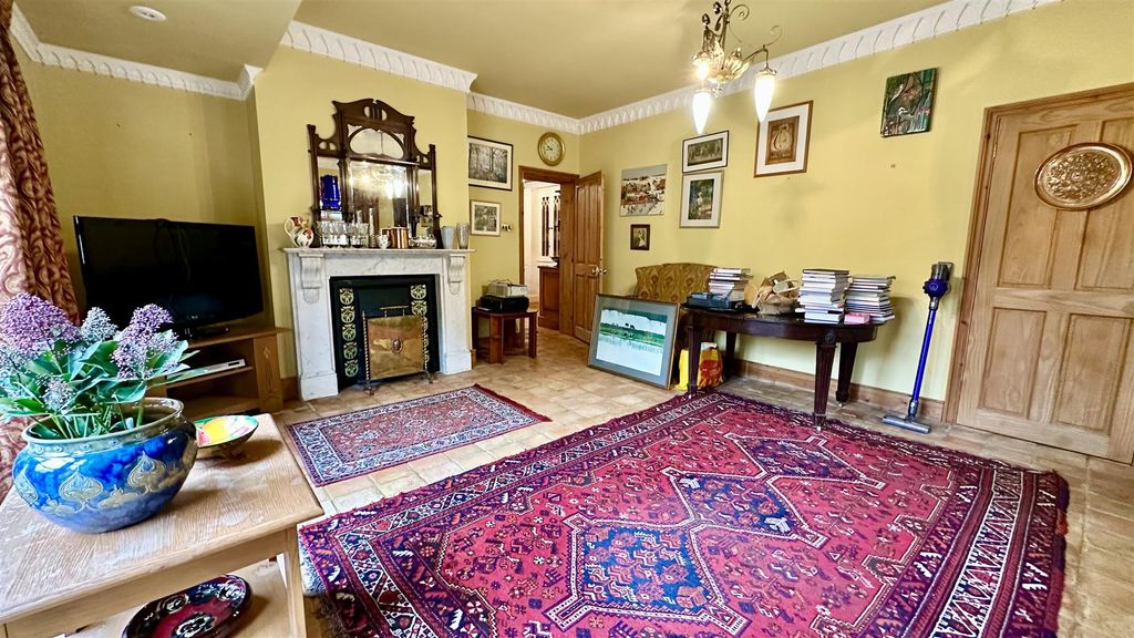 Property photo 3 of 33