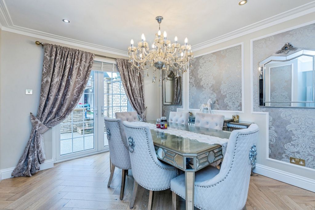 Property photo 3 of 16 Pbox-Img.Jpg