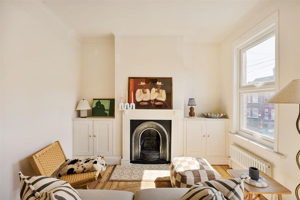 Property photo 2 of 26 Bloxhall Road, E10