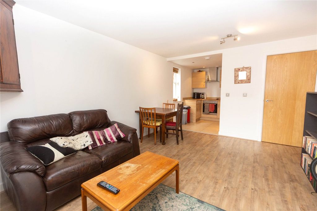 Property photo 3 of 11 Picture No. 12