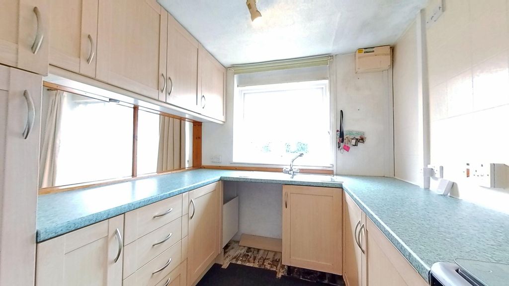 Property photo 2 of 16 Kitchen