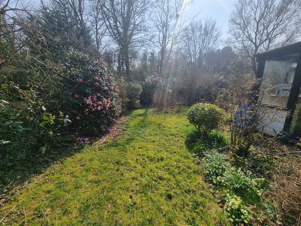 Property photo 2 of 28 Garden