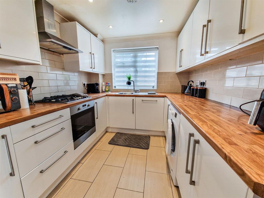 Property photo 2 of 22