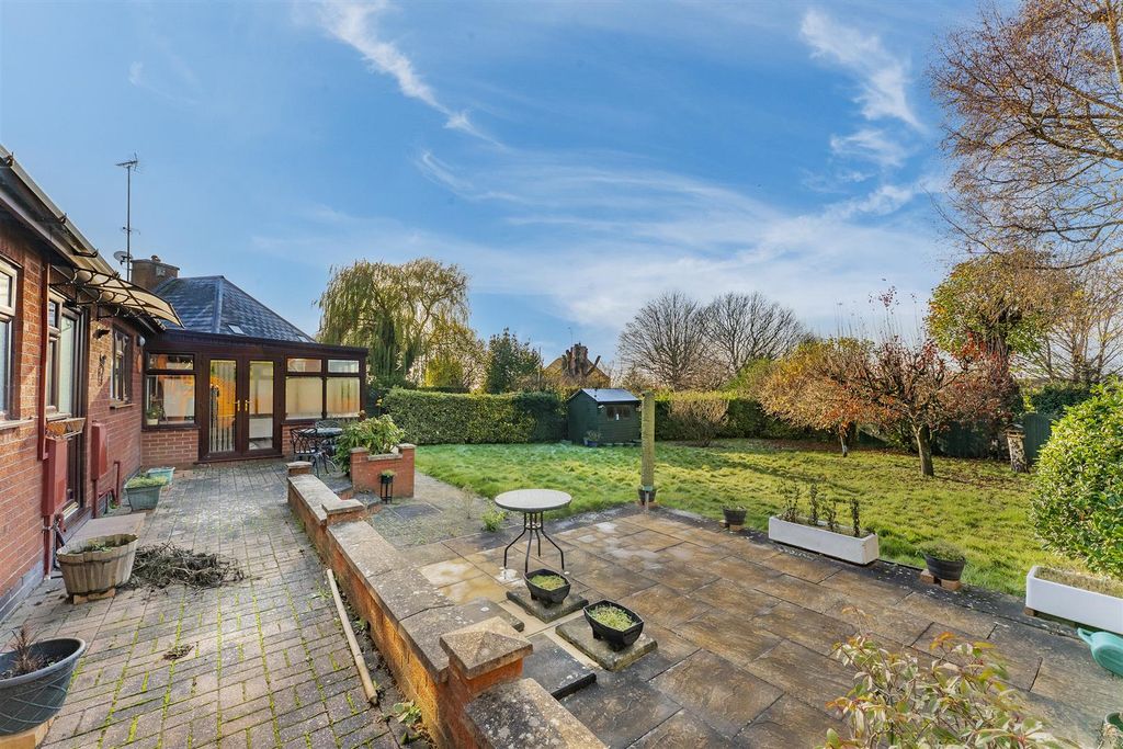 Property photo 2 of 33 Garden