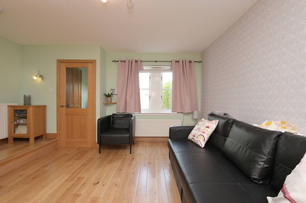 Property photo 2 of 28