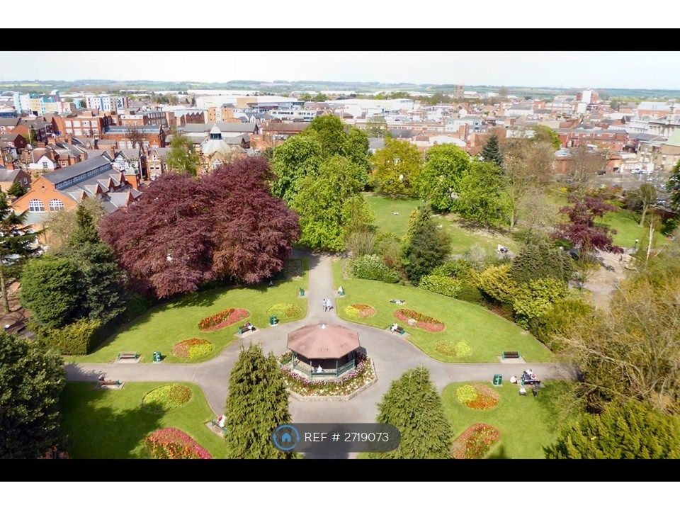 Property photo 1 of 10 Queens Park Just Across Road!