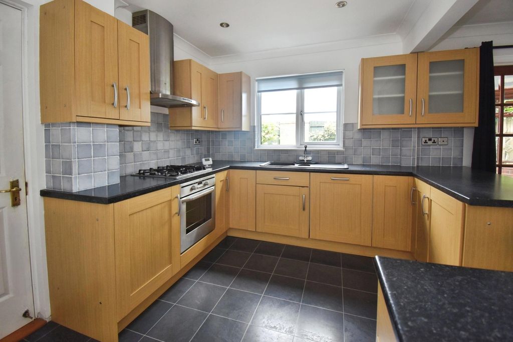 Property photo 2 of 16 Pbox-Img.Jpg