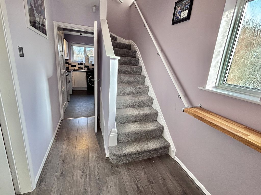 Property photo 3 of 11 Entrance Hall