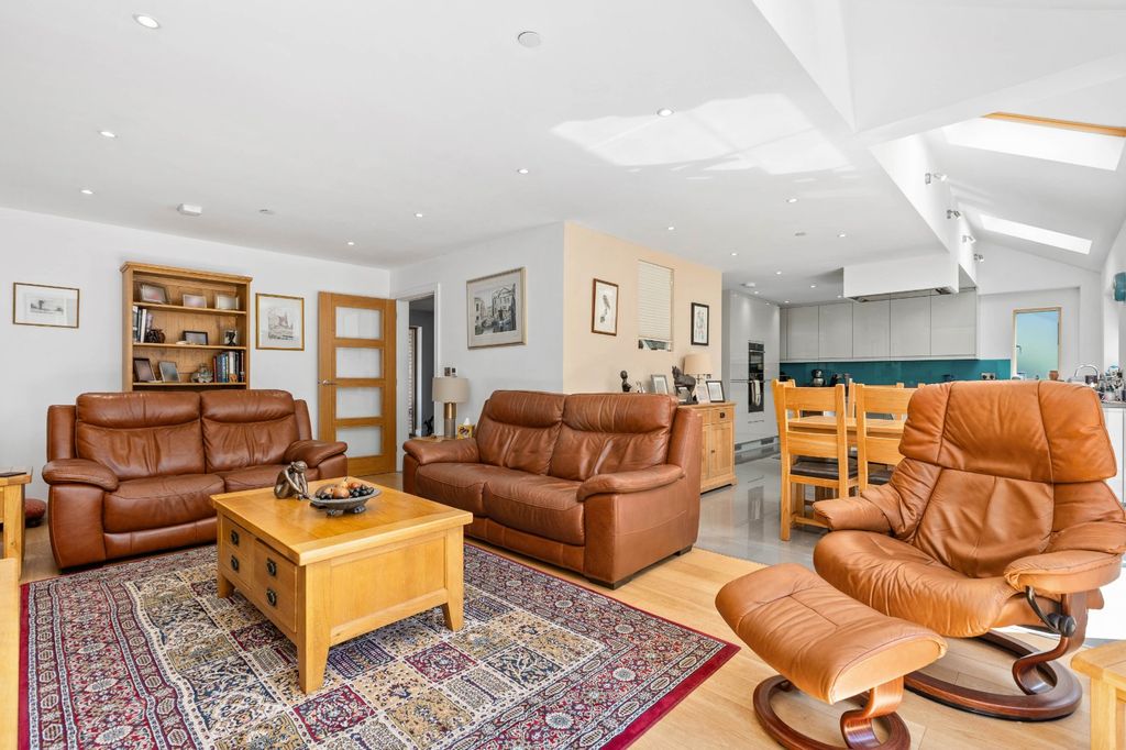 Property photo 3 of 28 Picture No. 50