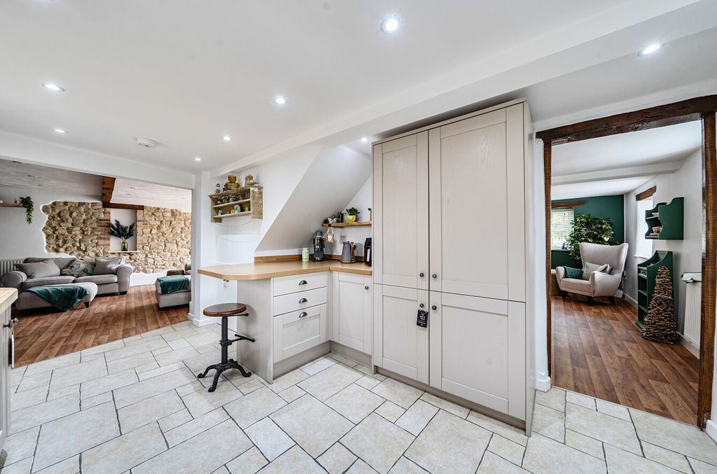 Property photo 3 of 16 15115423