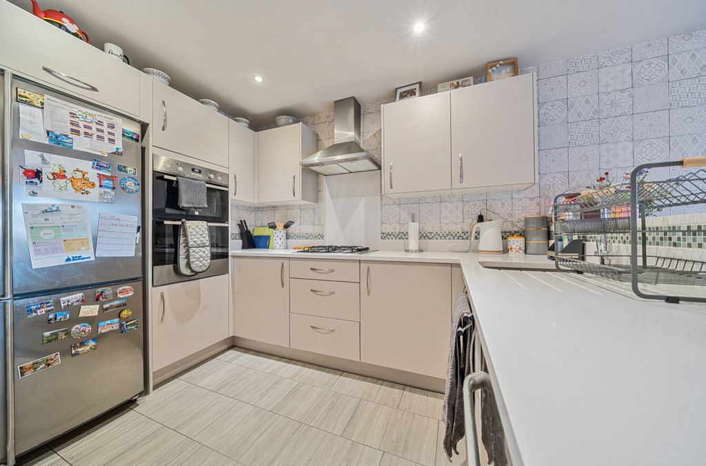 Property photo 2 of 23 1383669-16-69209835216c0