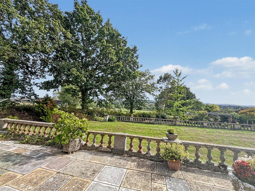 Property photo 2 of 9 View/Gardens