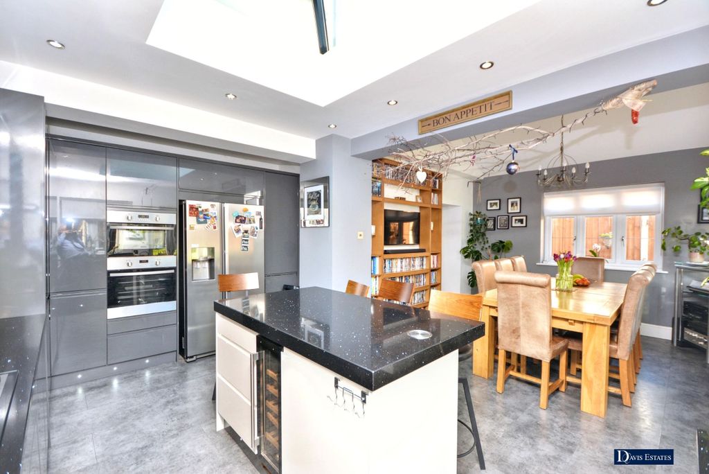 Property photo 3 of 24