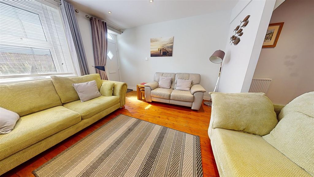 Property photo 3 of 15 Lounge 2.Jpg