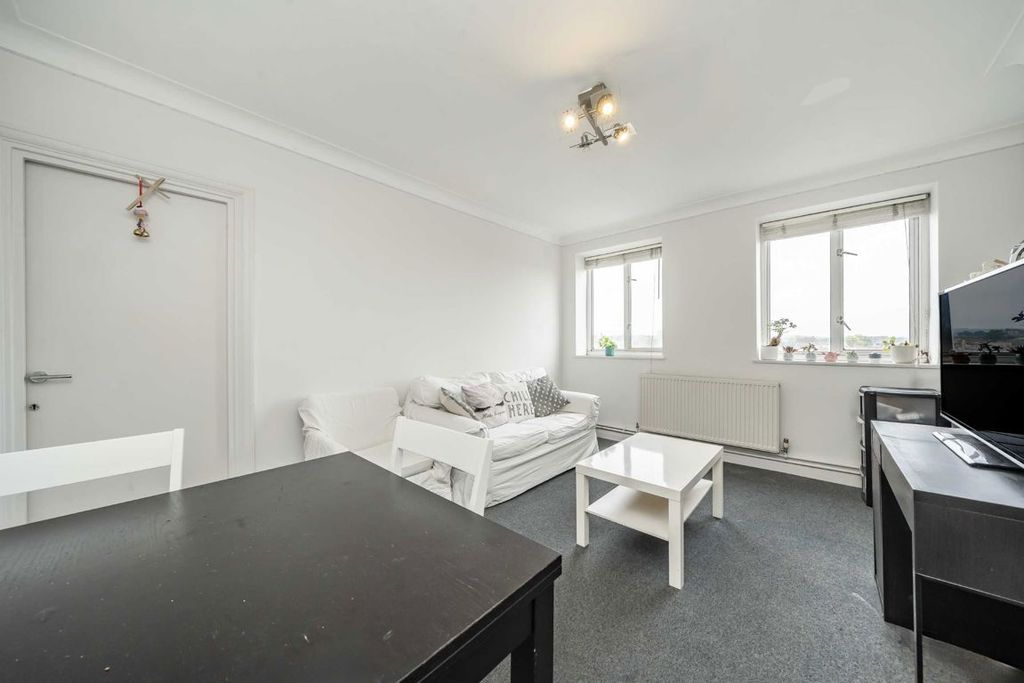 Property photo 2 of 5