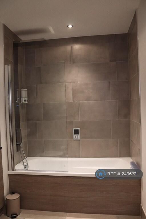 Property photo 3 of 10 Bathroom.Jpeg