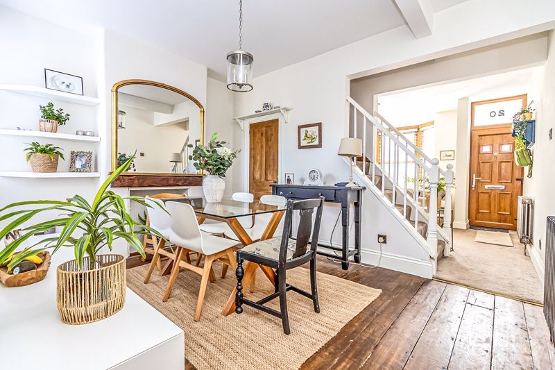 Property photo 2 of 31 .