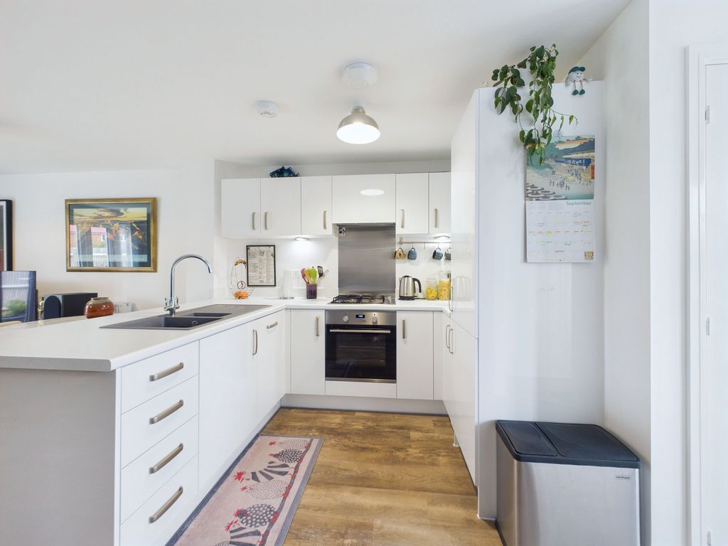 Property photo 3 of 16 Kitchen