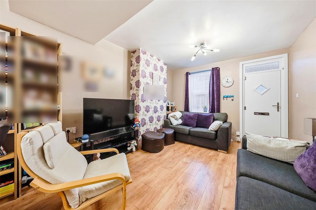 Property photo 2 of 14 Lounge