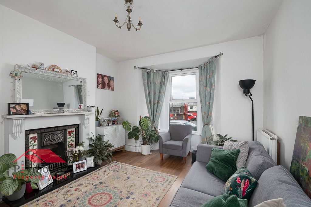 Property photo 2 of 18