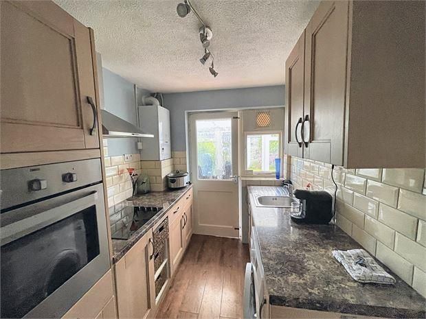 Property photo 3 of 10 Kitchen