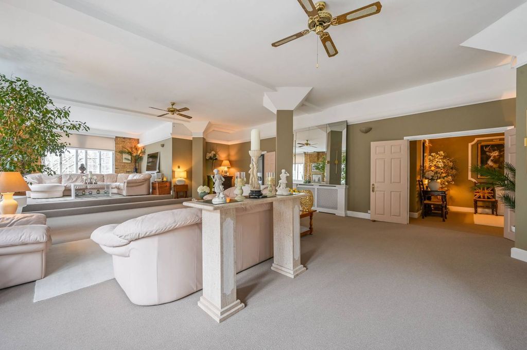 Property photo 3 of 32