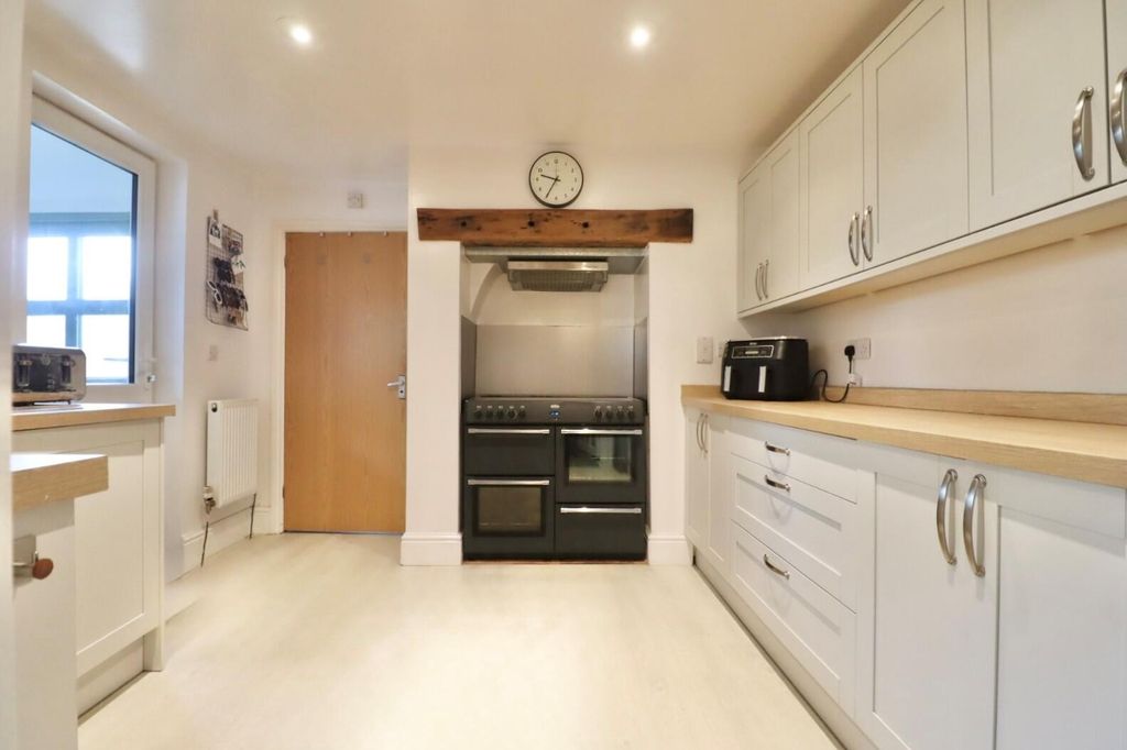 Property photo 2 of 18 Kitchen