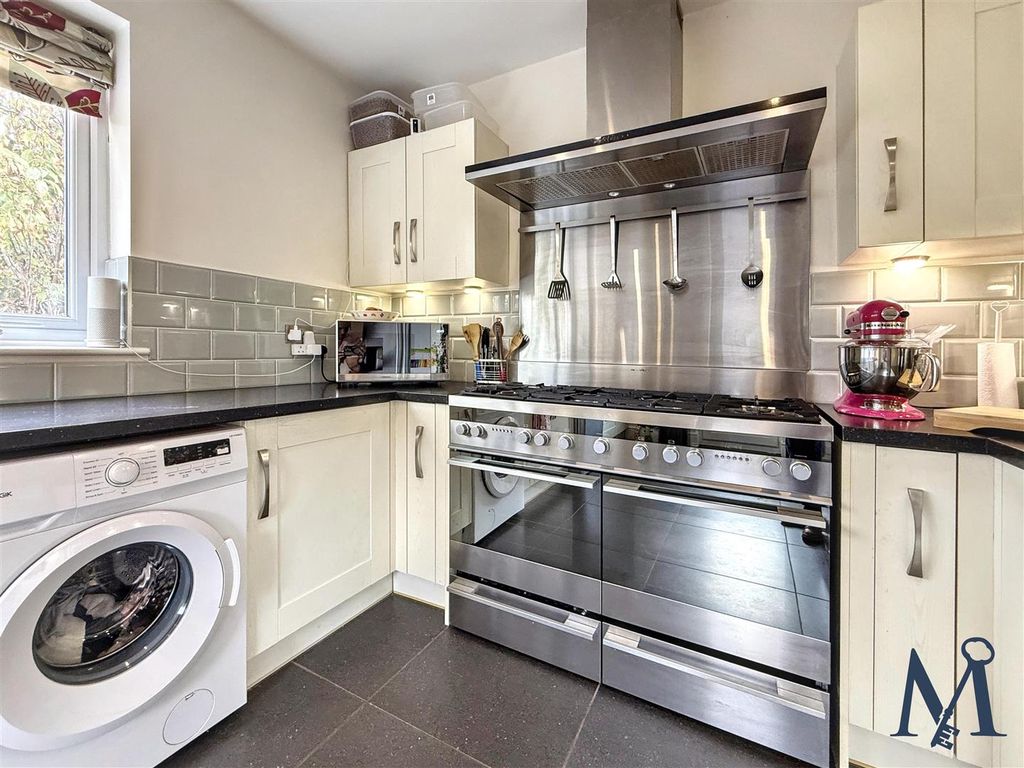 Property photo 3 of 24 Breakfast Kitchen