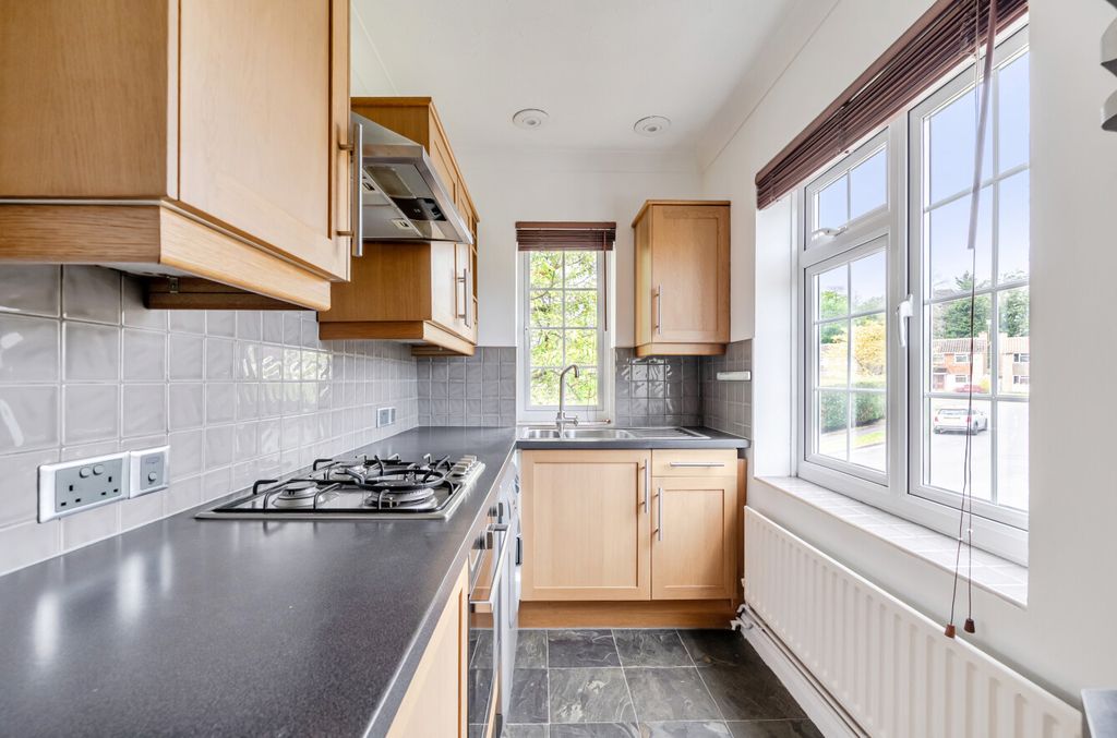 Property photo 2 of 14 1456534-15-69Fda5...