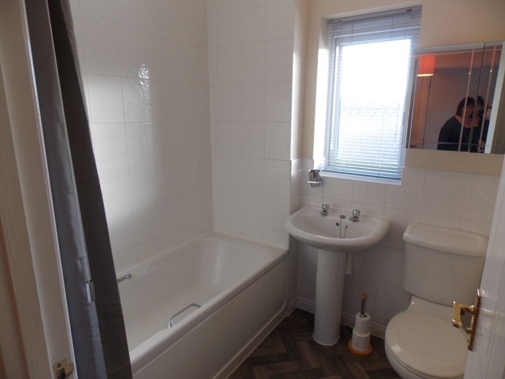 Property photo 3 of 19 Emersons Green Pinkers Mead 73 Bathroom