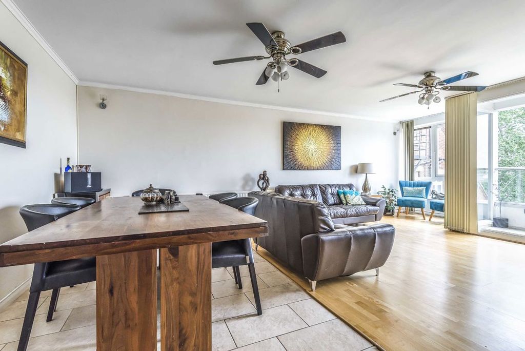 Property photo 3 of 6