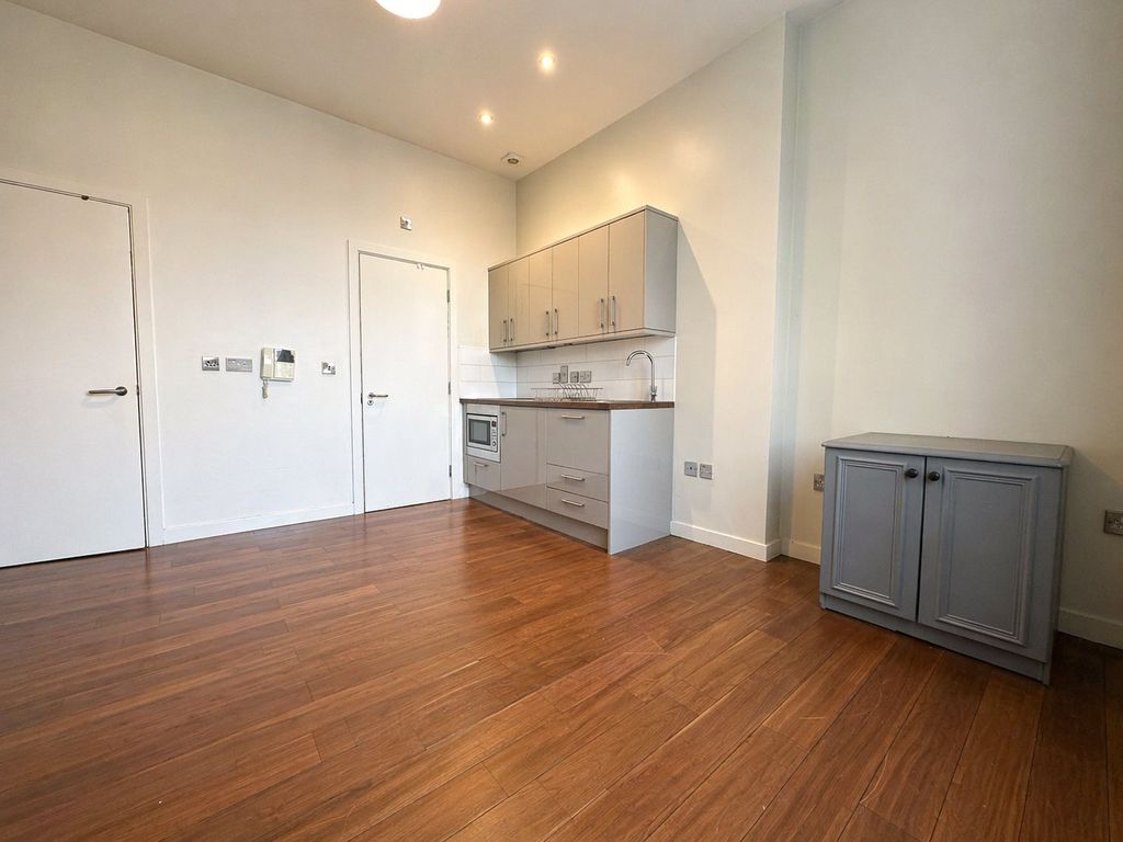 Property photo 2 of 5 Studio