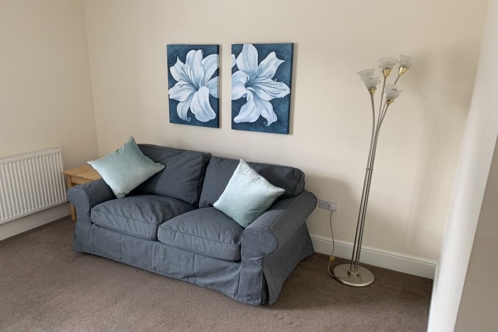 Property photo 3 of 7 Lounge