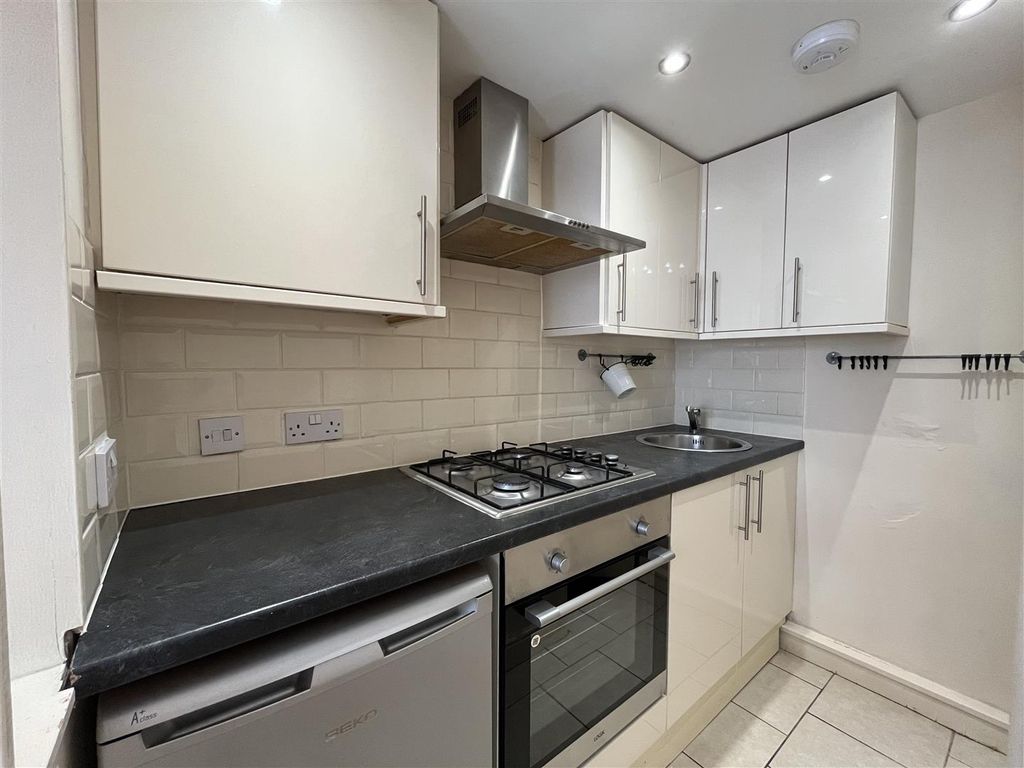 Property photo 3 of 12 Kitchen