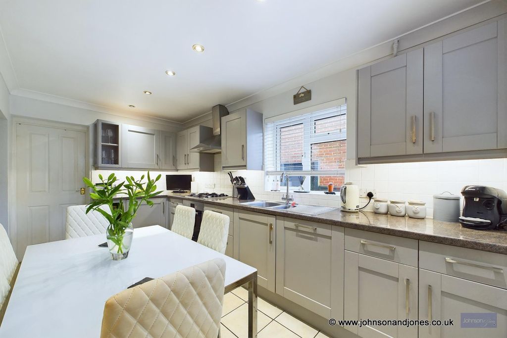 Property photo 3 of 27 4 Kitchen.Jpg