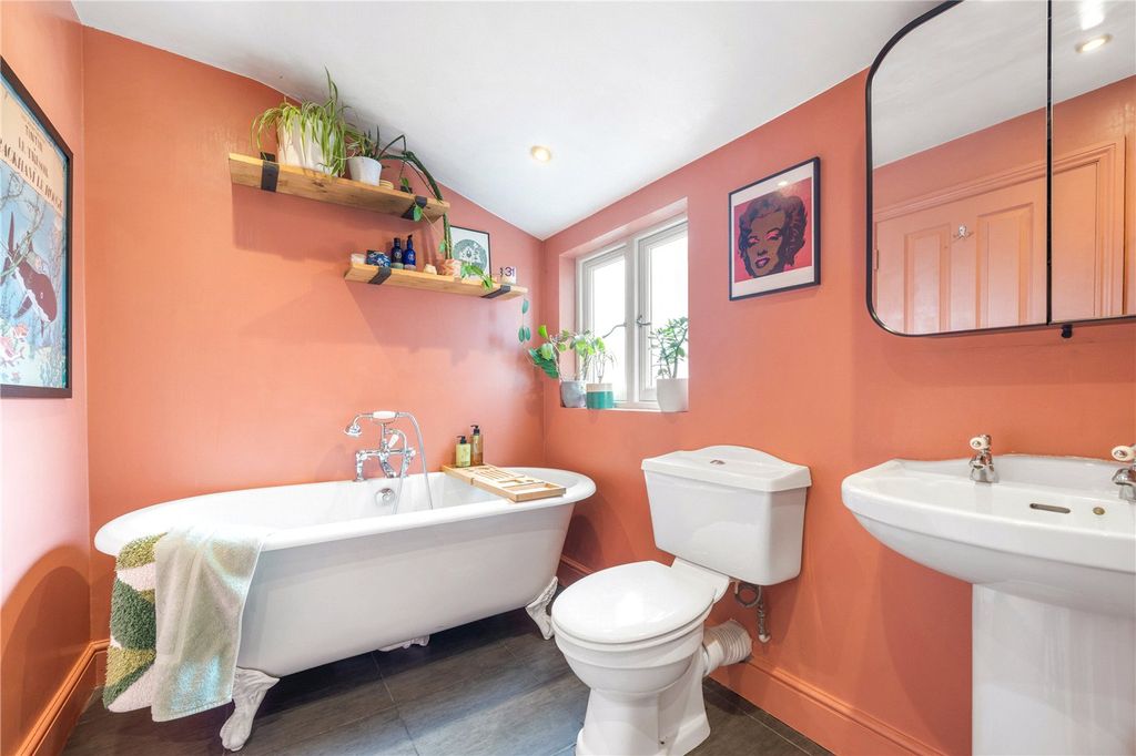 Property photo 3 of 18 Bathroom