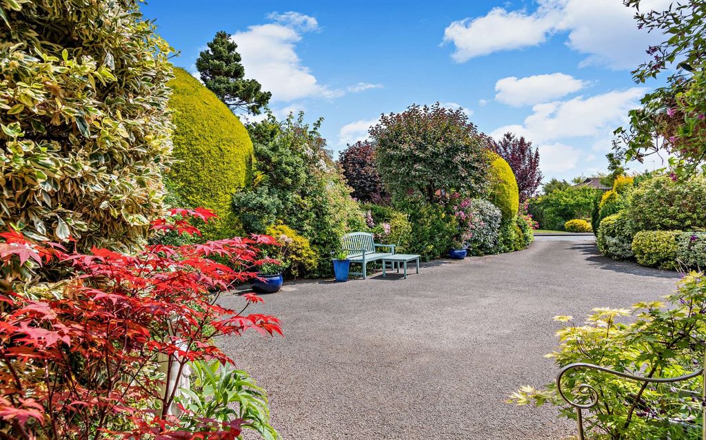 Property photo 2 of 18 Drive