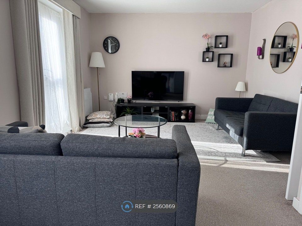 Property photo 2 of 12 Living Room